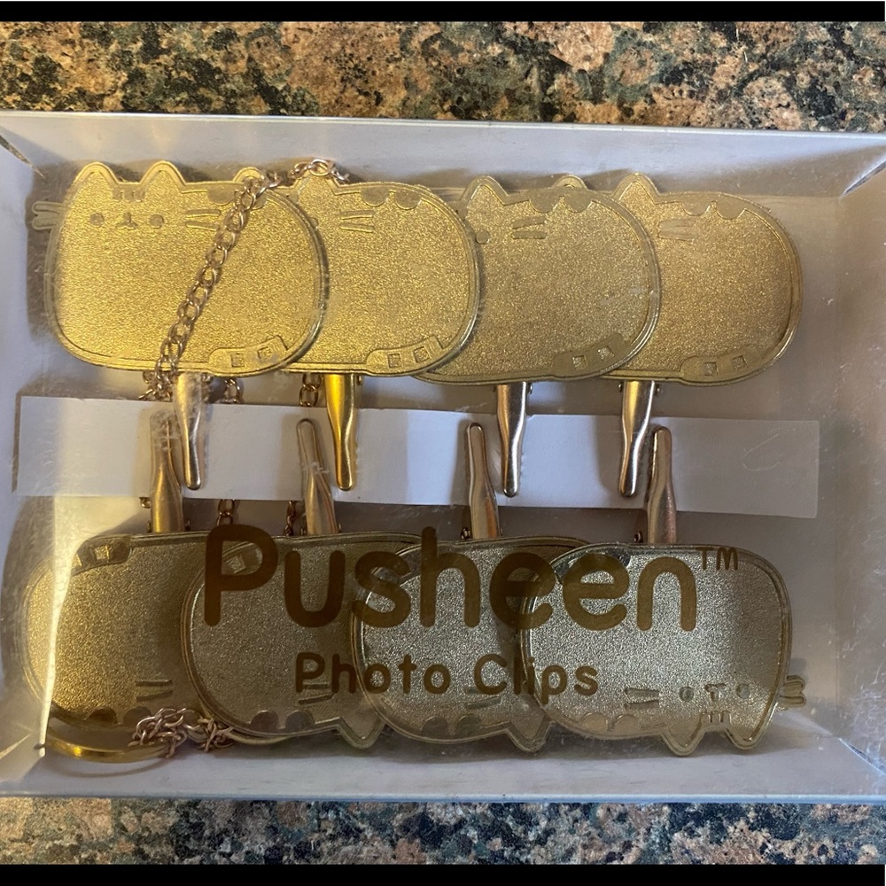 NWT-Pusheen photo clips. Never been used.